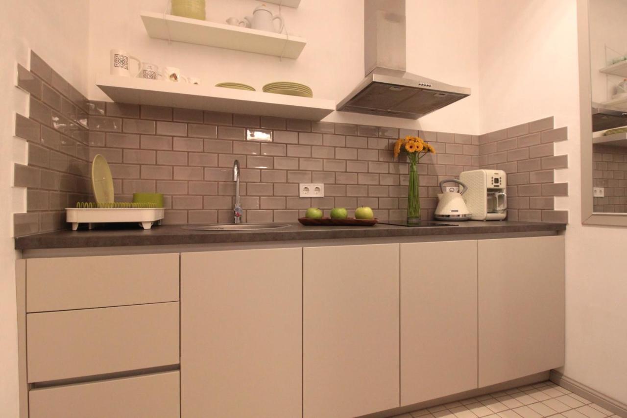 Vintage 1br In Quiet Center Of Apartamento Riga